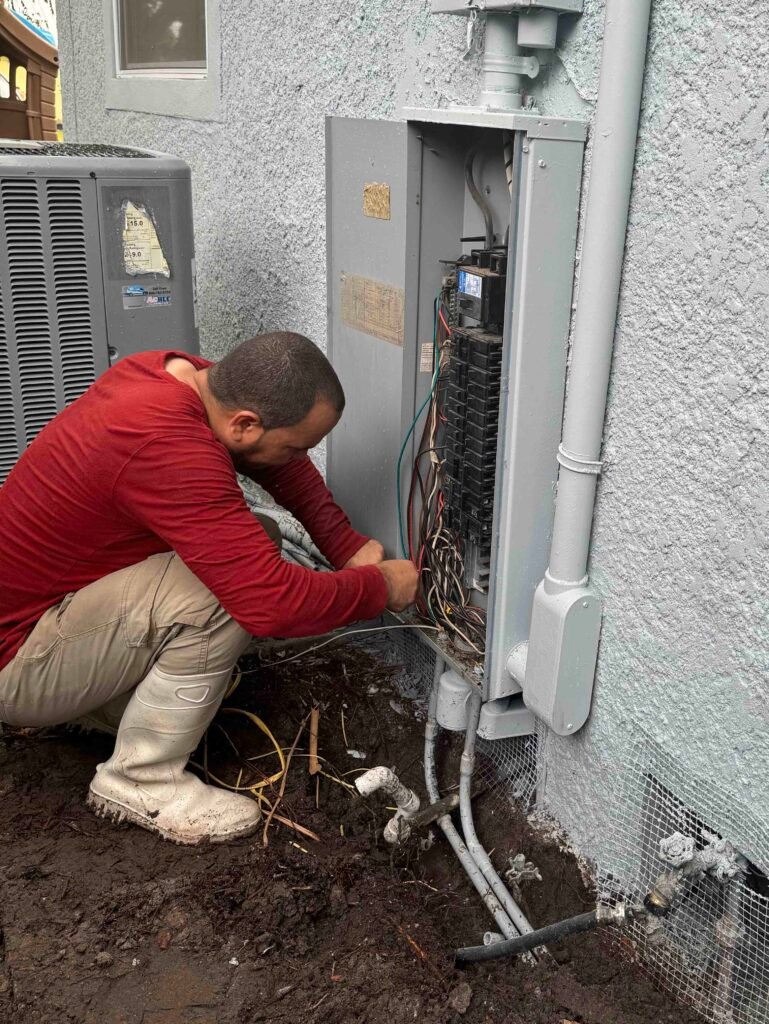 Servicios Eléctricos Profesionales en Tampa